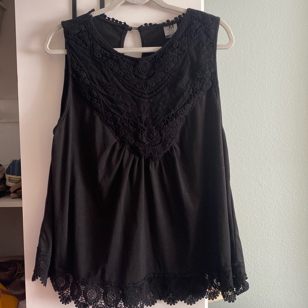 Black sleeveless top with lace size 3x